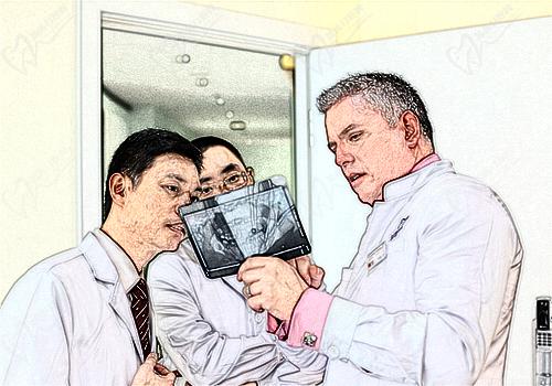 成都極光口腔種植醫(yī)生團(tuán)隊會診