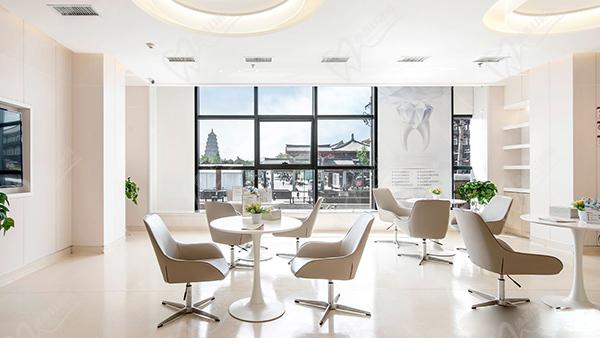 西安小白兔口腔醫(yī)院休息區(qū)