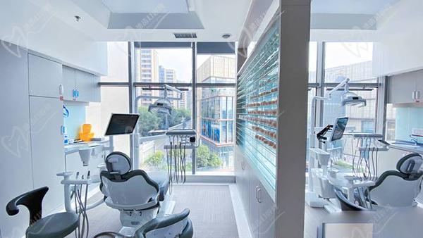 西安小白兔口腔醫(yī)院醫(yī)生團(tuán)隊(duì)