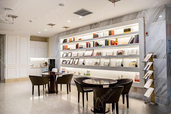 西安團(tuán)圓口腔種植牙種植牙醫(yī)生厲 害