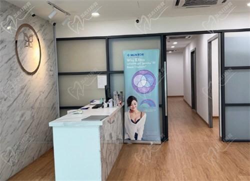 重慶星榮醫(yī)院做微創(chuàng)磨骨費用多少？劉正茂輪廓三件套截骨+磨骨+劈外板約58000元起